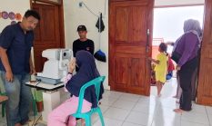 Diserbu Warga! Pemeriksaan Mata Gratis di Desa Kubang Banjir Peminat